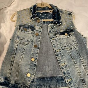 NWOT Romeo and Juliet Couture denim vest large
